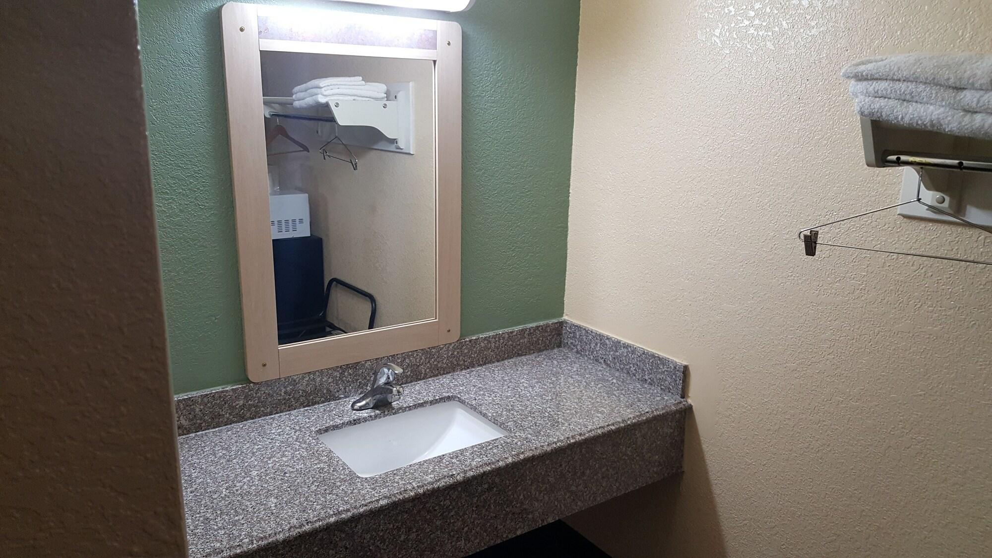 Mentor Home Inn And Suites Extérieur photo