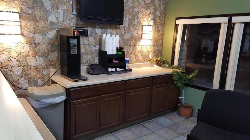Mentor Home Inn And Suites Extérieur photo