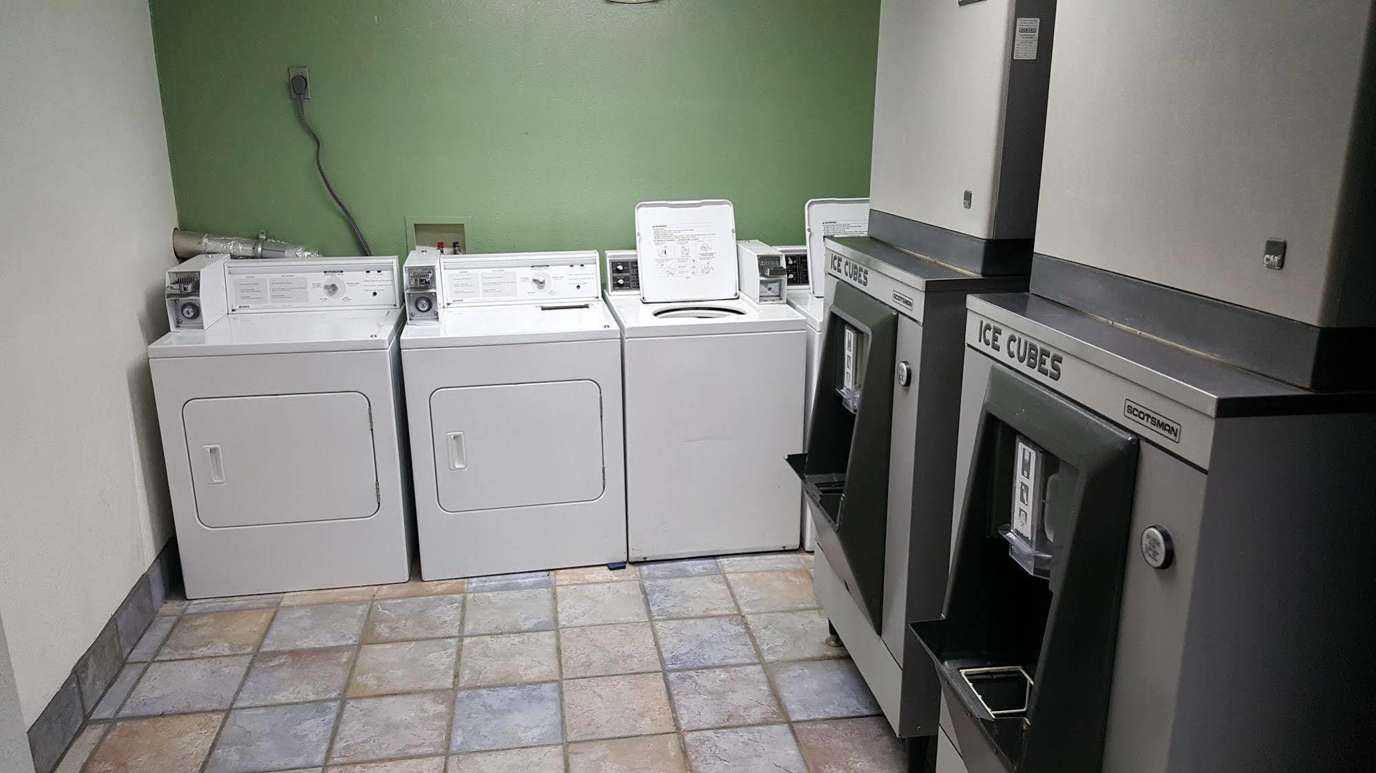 Mentor Home Inn And Suites Extérieur photo